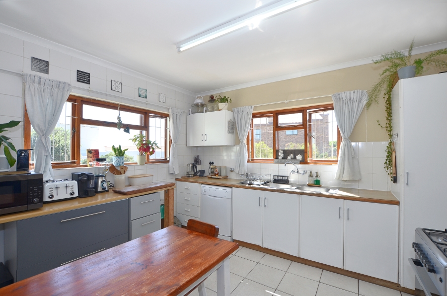 4 Bedroom Property for Sale in Yzerfontein Western Cape